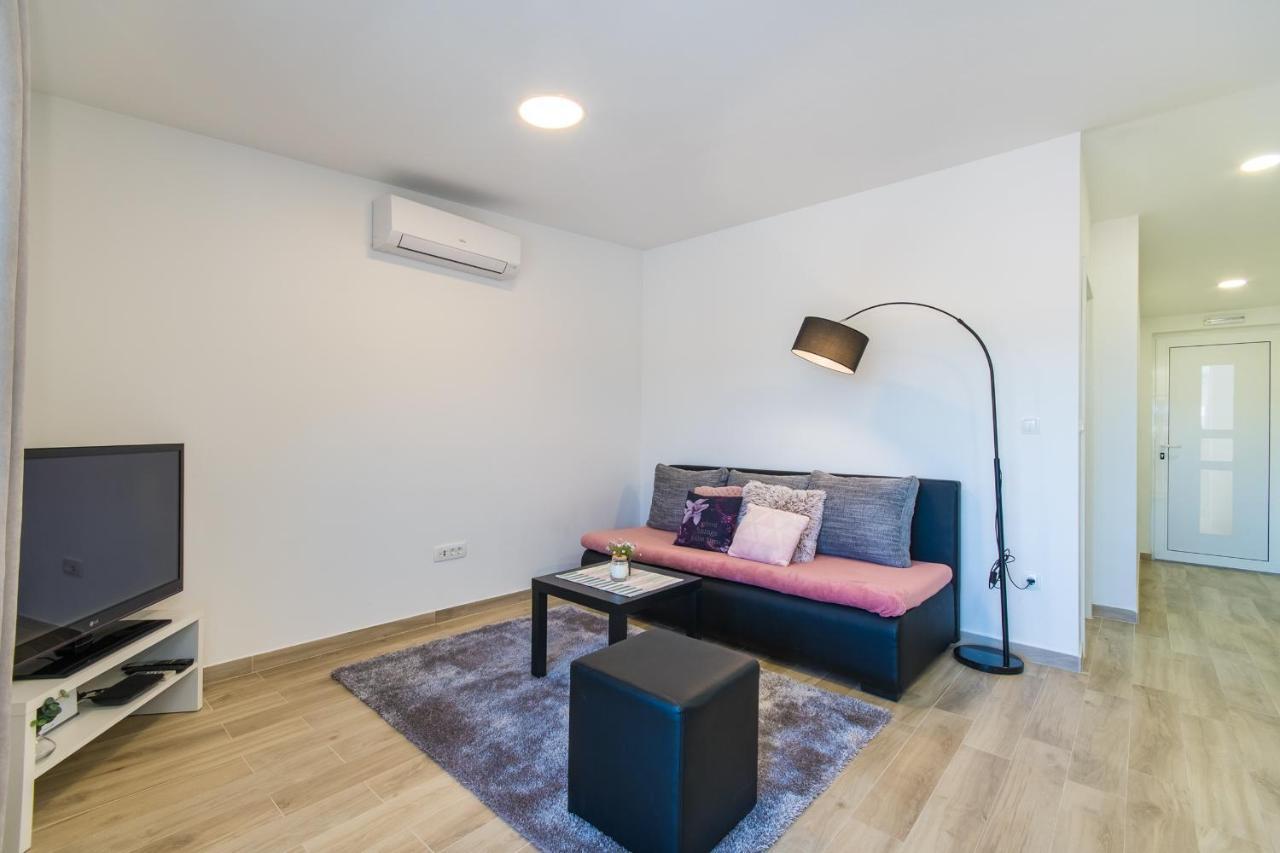 Apartment Finta Rogotin Luaran gambar